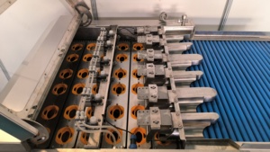 آلة فصل البيض الأوتوماتيكية بستة خطوط لصفار البيض/ماكينة فصل صفار البيض الصناعية - Product Image 3