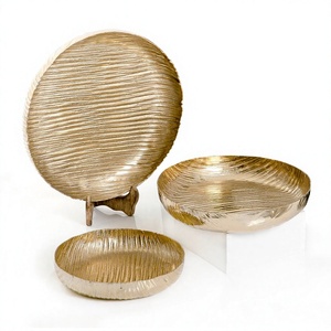 Ensemble de trois plateaux à chocolat en or, forme ronde, plateau à chocolat fait à la main, classique, élégant, nouveau plateau à chocolat - Product Image 1