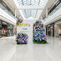 Sculpture de livre ouvert en fibre de verre sur mesure, célèbre sur Instagram, avec présentoir floral pour le printemps, pour centre commercial, parc, aire de jeux