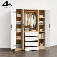Armoire en bois à quatre portes avec tringle centrale, étagères latérales et quatre tiroirs – Organisateur de placard de chambre, ensemble de rangement domestique