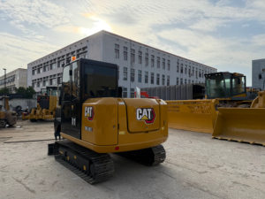 Miniexcavadora Caterpillar 305.5 usada original de Japón, pocas horas de trabajo, excavadora pequeña para jardinería, paisajismo y construcción. - Product Image 1