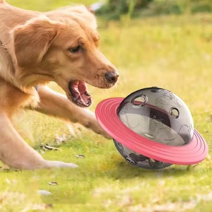 Venta caliente Durable multifuncional perro tratar juguete resistente a mordeduras indestructible lujo tienda de mascotas diseño divertido OVNI bola perro gato
