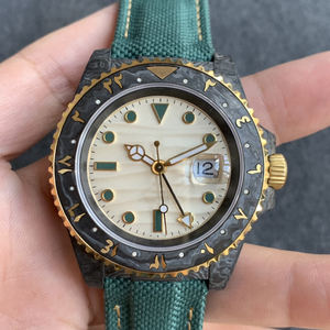 Reloj GMT de Diseño Personalizado para Hombre, Movimiento Automático, Caja de Fibra de Carbono, Correa Verde, Detalles en Oro de Lujo - Product Image 2