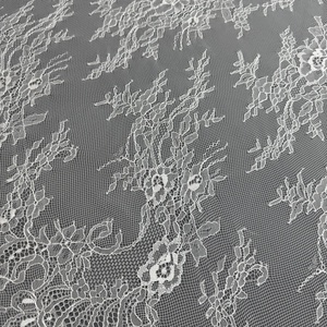 Vải ren thêu 3D mềm mại màu trắng họa tiết hoa Erkoumi dành cho viền voan cưới, vải voan cưới, vải may áo cưới - Product Image 3