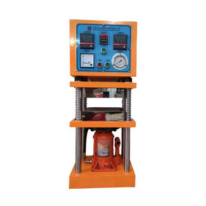 Presse à chaud de laboratoire 30 tonnes pour le vulcanisage hydraulique du caoutchouc et du plastique - Product Image 1