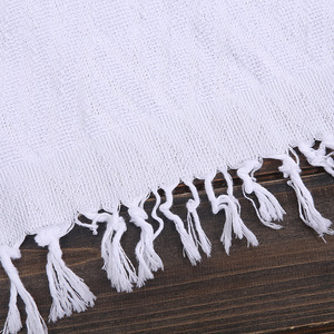 Serviette de prière Ihram blanche 105x210cm à séchage rapide avec pompons pour la prière islamique - Product Image 3