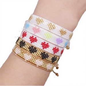 Bracelet en bois perlé réglable fait main, motif cœur, style bohème, bijoux tissés, multicolore, cadeau pour femme - Product Image 4
