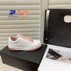 Zapatillas Casuales de Estilo Clásico CC para Hombre y Mujer, Zapatos de Cuero Blanco de Punta Cerrada, Estilo Moderno para Caminar - Product Image 2