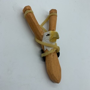 クラシックなおもちゃ 屋外狩猟ゲーム 子供用 動物 鷲 手彫り木製スリングショット - Product Image 4