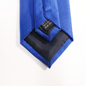 ربطة عنق رجالية احترافية مخصصة من BOYI، مصنوعة من الحرير 100٪ مع شعار خاص، بتصميم أنيق وعصري للرجال - Product Image 4