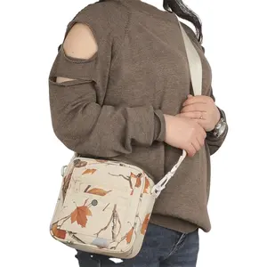 Ücretsiz örnek kadın özel sevimli mini akçaağaç yaprakları baskılı stadyum onaylı cep telefonu küçük omuz messenger satchel çanta