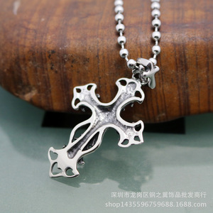 yunnique Pendentif croix en acier inoxydable, design ajouré, collier unisexe, bijoux cadeau - Product Image 4