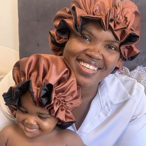 <span class=keywords><strong>Cuffia</strong></span> per <span class=keywords><strong>Capelli</strong></span> in <span class=keywords><strong>Seta</strong></span> Mamma e Figlia, Reversibile, Morbida in Raso, Cappello da Notte con Logo Personalizzato - Product Image 2