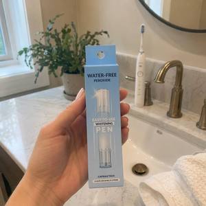 Penna Gel Sbiancante per Denti con Perossido di Idrogeno al 6% - Prezzo all'Ingrosso, 2 Pezzi da 4ml per Confezione, Sicura per lo Smalto, Rimuove Macchie di Caffè, <span class=keywords><strong>Vino</strong></span> Rosso, Tè - Product Image 1
