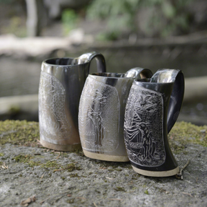 Tasse à boire en corne de buffle pour présentation sur table, décoration médiévale, thème Viking, vaisselle artisanale, écologique, rustique, naturelle - Product Image 1