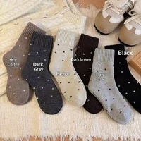Chaussettes mi-mollet pour femme, chaudes, respirantes, doublées polaire, épaisses, en tissu éponge à pois, sans couture, mignonnes, polyvalentes, rétro, pour bottes de neige et usage quotidien