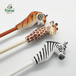 Rascador de Costas de Madeira Artesanal com Cabeça de Animal, Lembrança Turística, Presente, Direto da Fábrica - Product Image 4