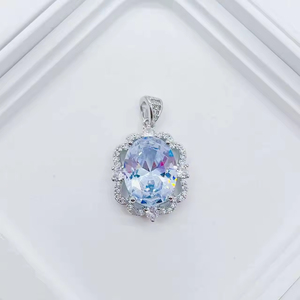 Collar con Colgante Ovalado de Lujo con Corte de Flor de Hielo Brillante y Cadena de Clavícula con Zirconia Incrustada de Alta Calidad - Product Image 4