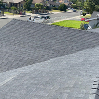 Bardeaux de toiture en asphalte stratifié bitumineux colorés de style moderne coupe-vent imperméable pour applications de villégiature hôtelière