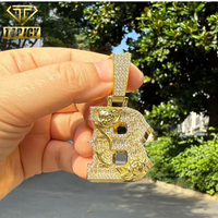 Nuevo Collar con Colgante de Letra Personalizada Estilo Hip Hop 2026, Diseño de Flor de Rosa con Espinas, Incrustaciones de Circonitas Baguette, Colgante de Latón con Inicial del Nombre