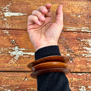 Brazalete de Madera Grabado Personalizado, Joyería Hecha a Mano para Mujer, Artesanía Natural - Product Image 1