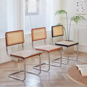 Sedia da Pranzo Moderna <span class=keywords><strong>in</strong></span> Stile Bauhaus Scandinavo, <span class=keywords><strong>in</strong></span> <span class=keywords><strong>Legno</strong></span> Massello e Rattan, <span class=keywords><strong>con</strong></span> Telaio <span class=keywords><strong>in</strong></span> Ferro e Seduta e Schienale Intrecciati a Mano, Elegante per Interni - Product Image 1