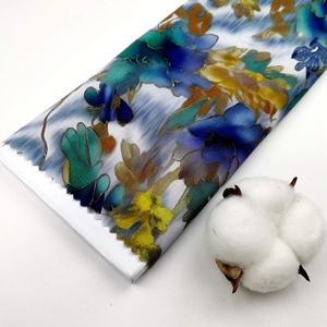 Tissu Popeline de <span class=keywords><strong>Coton</strong></span> Peigné Biologique Liberty Imprimé Uni à Bord Doré Motifs Floraux Peints pour Robes et Chemises Femme et Fille - Product Image 2