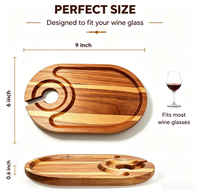 Plateau à apéritifs en bois d'acacia gravé avec porte-verre à vin, plateau de service pour fromages et en-cas pour fête, pique-nique, soirée romantique