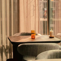 Ensemble Moderne Luxe de Tables et Chaises de Restaurant et d'Hôtel, Personnalisable pour Usage Commercial, en Bois Massif, Fer, Cuir PU et Verre
