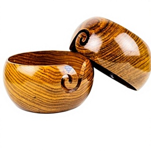 Bol à laine rond en bois pour le crochet et le tricot, support à laine fait main, portable, 15 cm, design tendance - Product Image 1