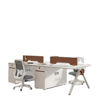 Bureau de personnel commercial minimaliste moderne, poste de travail double pour 4 à 6 personnes avec écran, table et chaise de bureau combinées avec bibliothèque