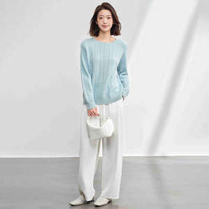 Venta al por mayor de las mujeres de encargo Anti-Pilling suéter cuello redondo de ajuste Regular impreso Cable Knit 350g - Product Image 2