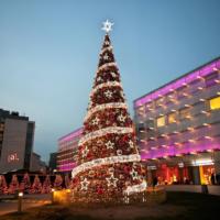 Grand arbre de Noël artificiel extérieur éclairé par LED hauteur 6m IP44 projets d'affichage commercial d'événements de festival de ville étanches