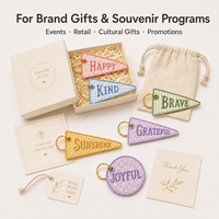 Breloques de sac brodées personnalisées en gros, porte-clés triangulaires, étiquettes de logo personnalisées, fournisseur OEM ODM