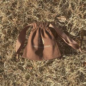 ถุงผ้าฝ้ายออร์แกนิคแบบมีเชือกผูกพร้อมโลโก้ ย่อยสลายได้ ทนทาน ปรับแต่งขนาด/สีได้ สำหรับใส่ของขวัญและสติกเกอร์ - Product Image 4