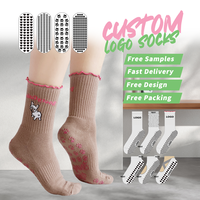 Haute qualité personnalisé anti-dérapant poignée Yoga chaussette filles femmes à volants garniture Yoga chaussette mignon chien motif Pilates Grip chaussettes