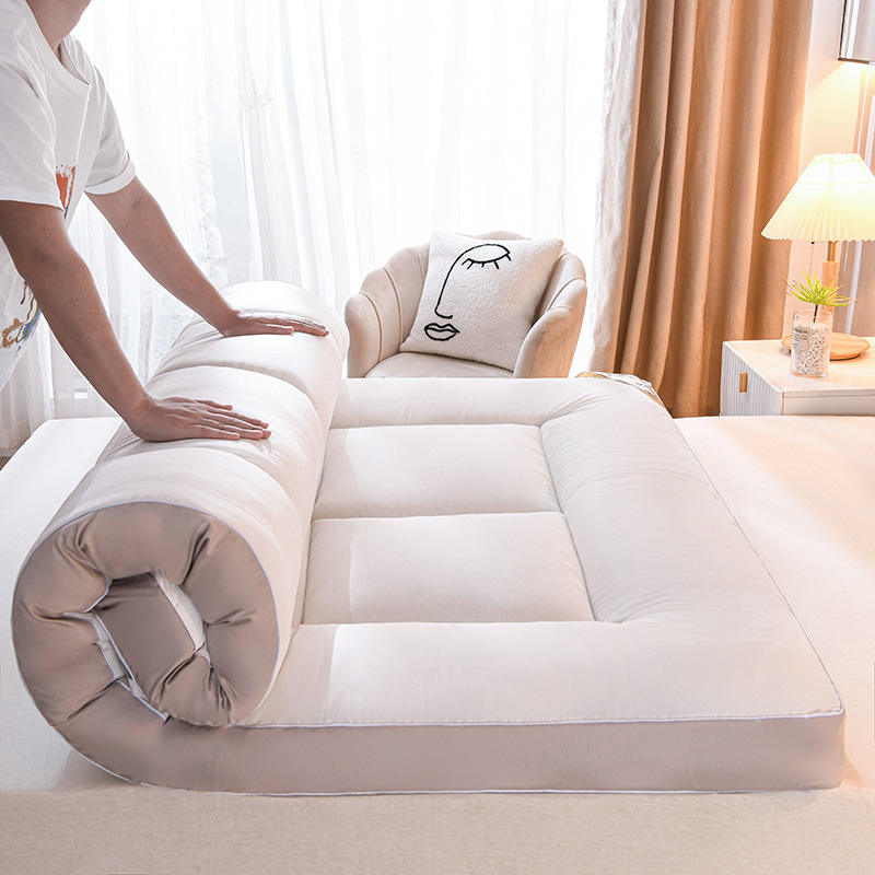 Blanco grisáceo suave y delicado con la piel.