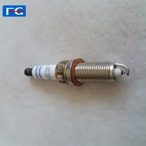 Genuine Original Packing Auto Spark Plug 0242229797 FR8SE0 5960 F3自動スパークプラグでFrance車