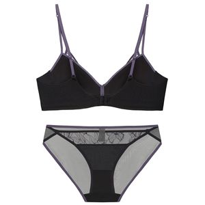 Ensemble de lingerie sexy en dentelle fine respirante de style français, soutien-gorge push-up sans fil et culotte pour femme - Product Image 2