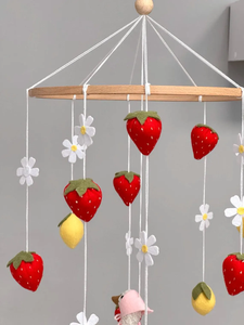 Móvil de Fieltro Nórdico para Bebés con Diseño de Ganso, Fresas, Margaritas y Limones, Accesorio Decorativo Hecho a Mano para Cuarto de Bebé, en Tendencia - Product Image 2