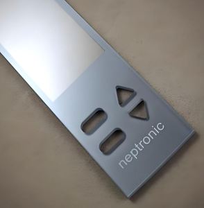 Panneau de recouvrement en plastique noir personnalisé avec design graphique et cercle rouge pour l'interface de contrôle - Product Image 4