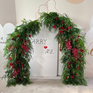Arreglo Floral Artificial de Lujo para Decoración de Bodas, Flores de Tacto Real en Verde y Rojo, Arco de Prado - Product Image 1