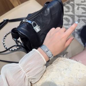 <span class=keywords><strong>Orologio</strong></span> al Quarzo di Lusso 2in1 in Acciaio Inossidabile con Cristalli e Strass a Forma di Lucchetto, <span class=keywords><strong>Bracciale</strong></span> Staccabile con Diamanti per <span class=keywords><strong>Donna</strong></span> - Product Image 3