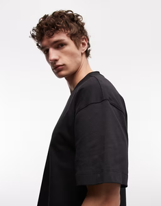 T-shirts décontractés personnalisés en gros, en coton peigné 95% et élasthanne 5%, à manches courtes et col en V pour hommes, couleur noire - Product Image 2