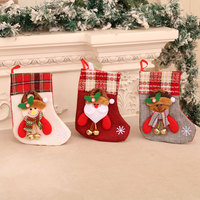 Nouveau porte-clés en peluche de style coréen transfrontalier, chaussettes longues en tissu polyester avec clochettes, sac cadeau de décoration de Noël