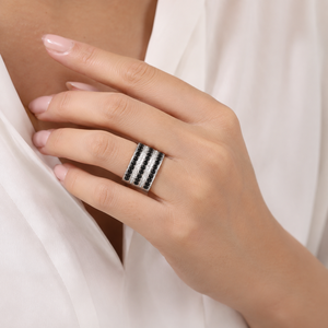 Anello Aperto Minimalista Bianco e Nero, Anello Statement alla Moda per Donne, Accessorio per Dito in Stile Semplice - Product Image 2