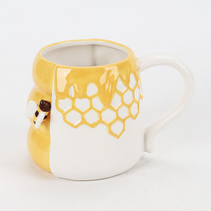 Bee Sweet 20 Oz. Tetera de Cerámica con Diseño de Colmena 3D, Multicolor, Nueva - Product Image 2
