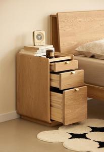Mesa de Noche Minimalista de Madera de Roble Macizo con 3 Cajones y Joyero para Apartamentos Pequeños - Product Image 4