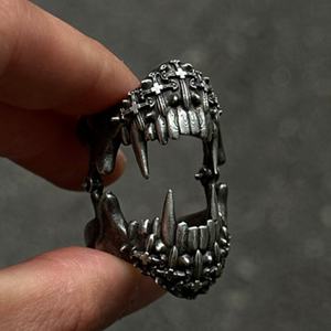 Anillo Clásico de Acero Inoxidable con Calavera de Zombi para Hombre y Mujer, con Incrustaciones de Dientes de Vampiro, Estilo Punk, Ideal para Regalo de Boda o Fiesta - Product Image 1