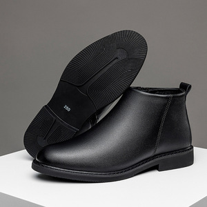 Bottes Martin pour homme, hiver, hauteur cheville, cuir véritable, bout rond, à enfiler, doublure isolante en peluche, semelle extérieure en caoutchouc, style uni - Product Image 4